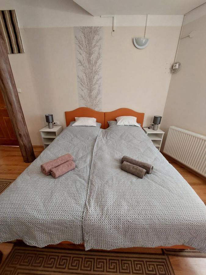 Csaladbarat Vendeglak Szegedi Maganszallashely 9 Fo Reszere, Nagycsaladok Es Barati Tarsasagok Reszere Exterior foto